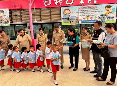 ลงพื้นที่ตรวจสอบความเรียบร้อยการจัดส่งนมให้แก่เด็กนักเรียน ... พารามิเตอร์รูปภาพ 4